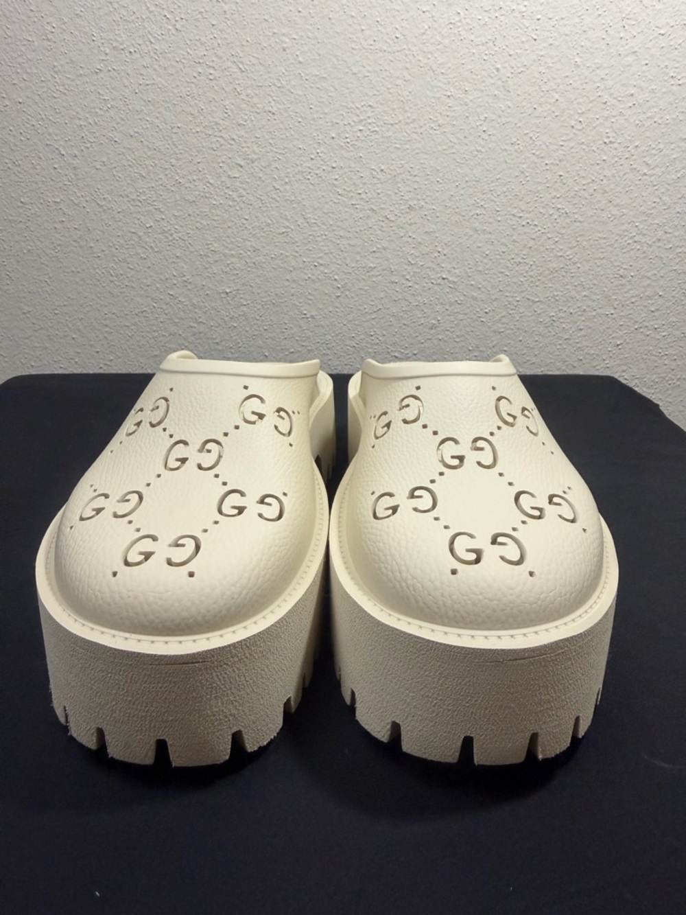 Gucci Platform Perforated G Sandals - Picture 2 of 7
